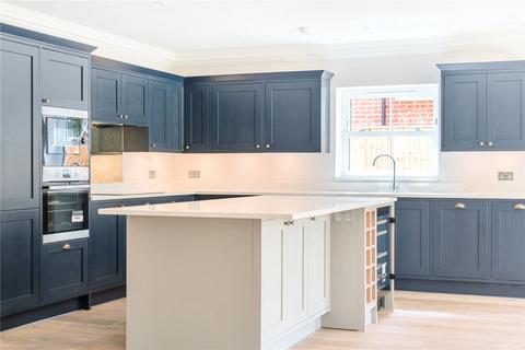 5 bedroom detached house to rent, 166 Old Woking Road, Woking GU22