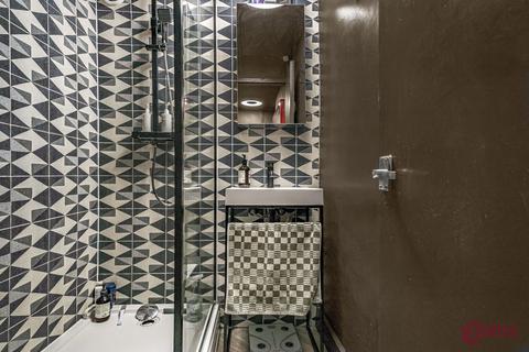 2 bedroom flat for sale, Scotney House, Mead Place, London