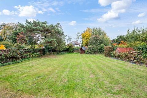 4 bedroom detached bungalow for sale, Hookfield, Epsom