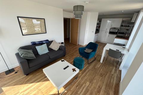 2 bedroom apartment to rent, Michigan Point, Michigan Avenue, Salford