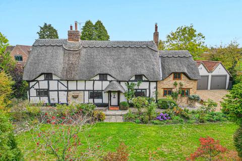 4 bedroom detached house for sale, Milton Keynes MK17