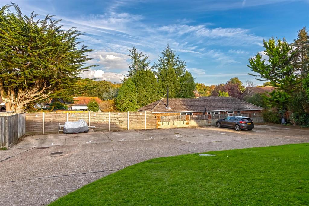 Floral Dene Court 8.jpg
