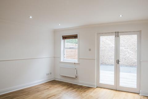 2 bedroom ground floor flat to rent, 22 Salisbury Place Langton Road