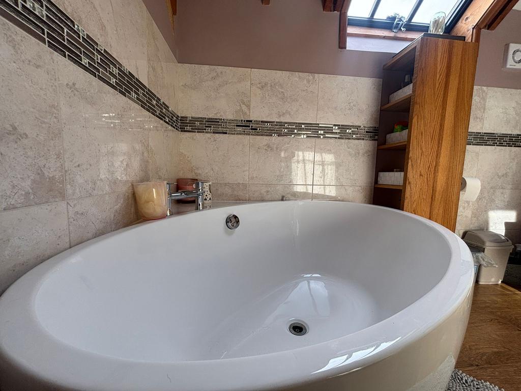 Bathroom (third image)