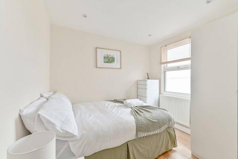 3 bedroom flat to rent, Falcon Road, Clapham Junction, London, SW11
