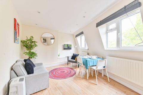 3 bedroom flat to rent, Falcon Road, Clapham Junction, London, SW11