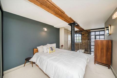 2 bedroom flat to rent, Deal Street, London E1