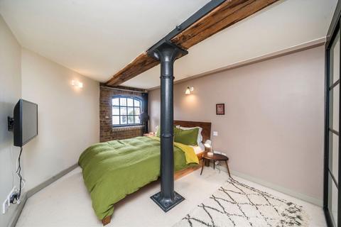 2 bedroom flat to rent, Deal Street, London E1