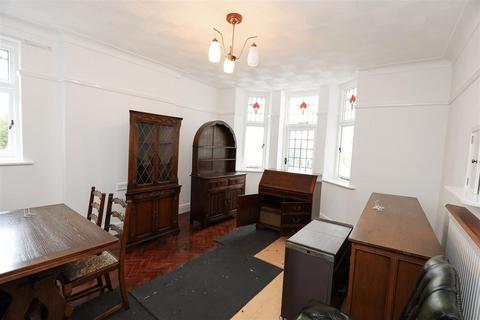 undefined, 70 Broadway, Llanblethian, Cowbridge, Vale of Glamorgan, CF71 7EW