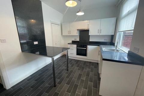 2 bedroom house to rent, Market Street, Hyde,