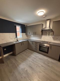 2 bedroom flat to rent, Hadfield Close, M14 5LY