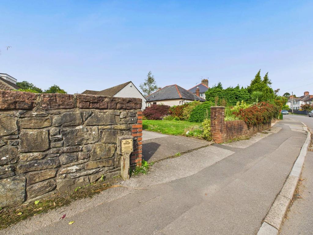 Driveway &amp; Front Entrance