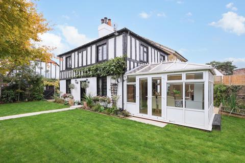 undefined, High Road, Byfleet, West Byfleet, Surrey, KT14