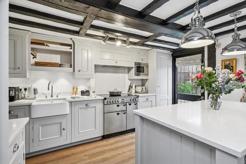 undefined, High Road, Byfleet, West Byfleet, Surrey, KT14