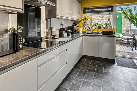 3 bedroom semi-detached house for sale, Wychwood Road, Bedford