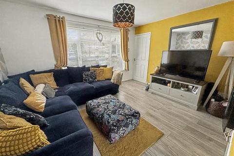 3 bedroom semi-detached house for sale, Wychwood Road, Bedford