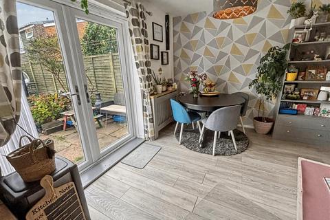 3 bedroom semi-detached house for sale, Wychwood Road, Bedford