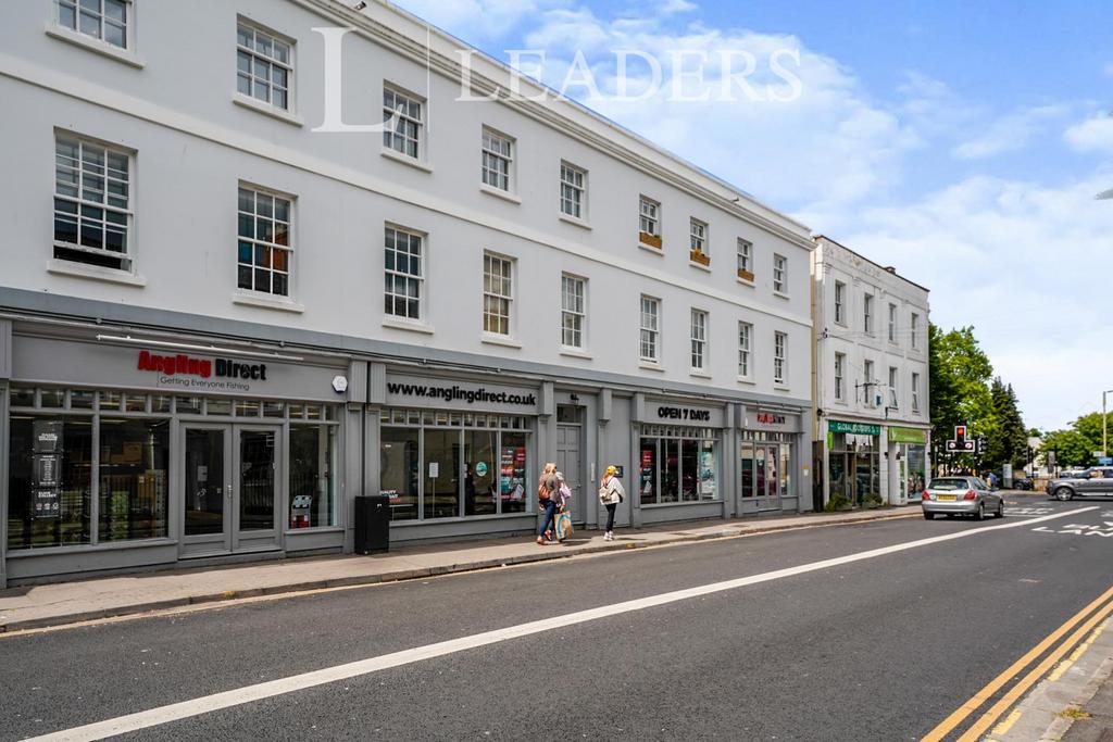 Gl50 1lr Portland Street, Cheltenham, GL52 1 bed flat - £950 pcm (£219 pw)