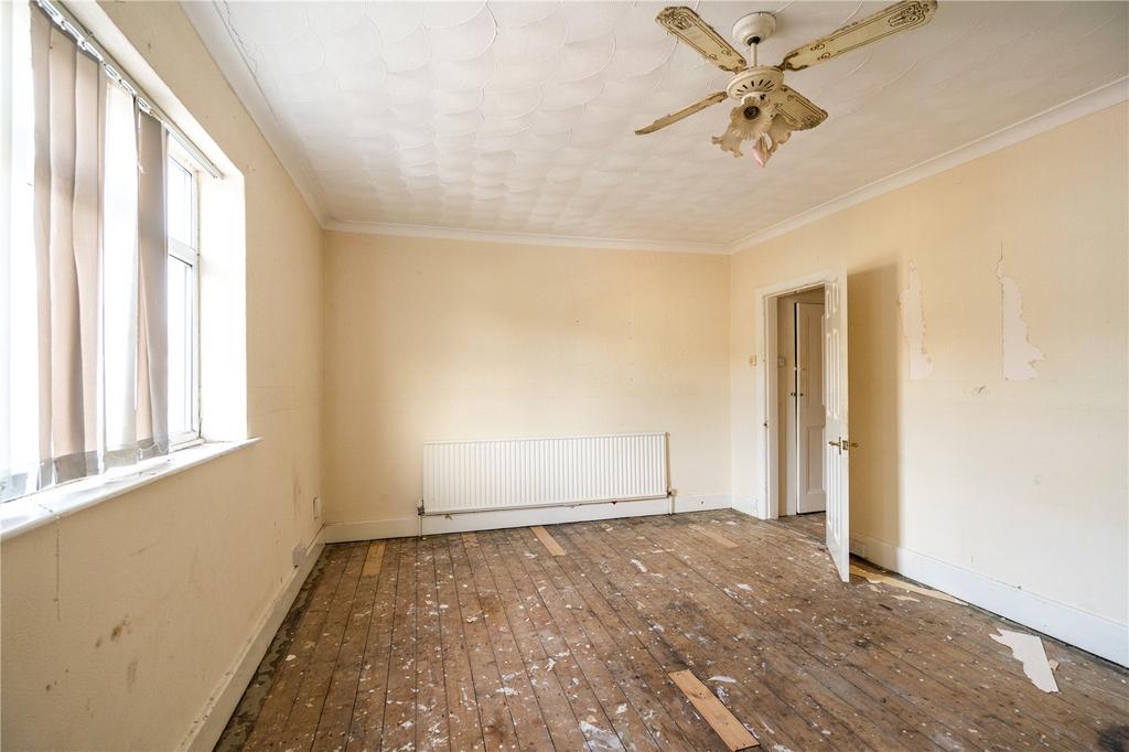 Bedroom 1 (2)