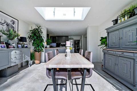 12 Brackendale Close, Englefield Green, Egham, TW20 0UL