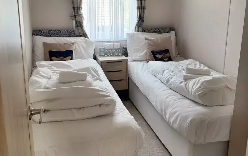 Photo 21 06 2025 13 42 32 Edit Web 802x505 F50 50