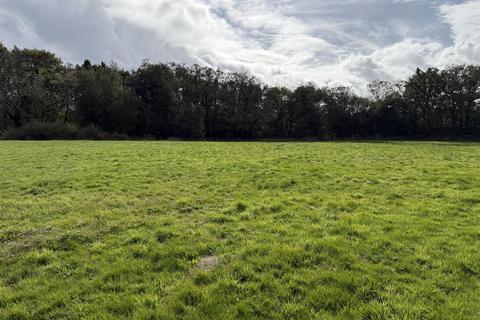 undefined, Gwynfe, Llangadog