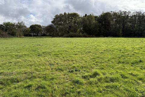 undefined, Gwynfe, Llangadog