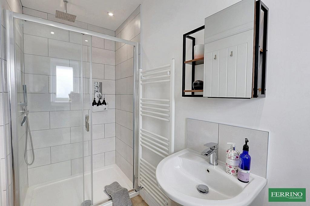 Bedroom 2 En-suite