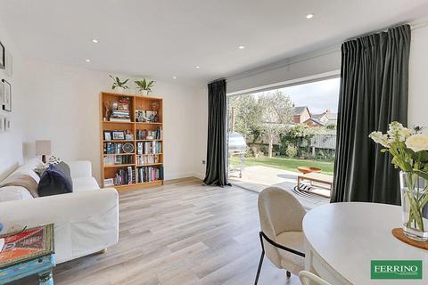 4 bedroom detached house for sale, (4 Bed & 2 En-Suite), Beachley Road, Tutshill, Chepstow, Monmouthshire. NP16 7DJ