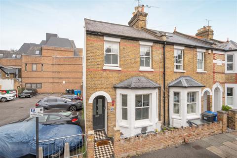 5 bedroom end of terrace house to rent, Albany Road, Windsor