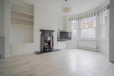 5 bedroom end of terrace house to rent, Albany Road, Windsor