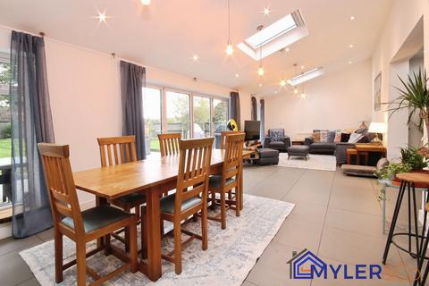 5 bedroom detached house for sale, Lunts Heath Road, Widnes, WA8