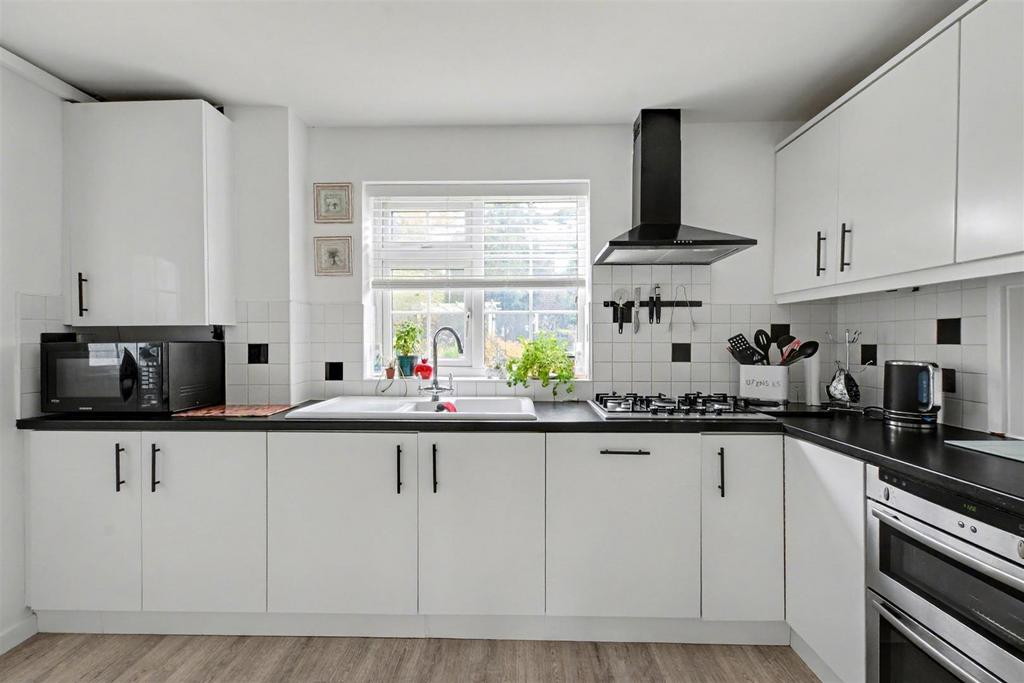 Kitchen 1.jpeg