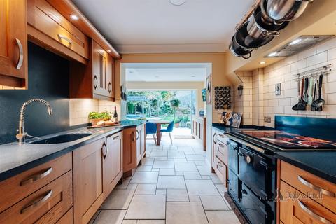 10 Heath Road, Helpston, Peterborough, PE6 7EG