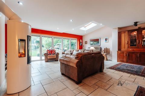 10 Heath Road, Helpston, Peterborough, PE6 7EG