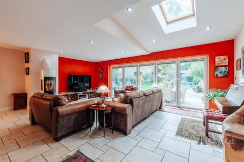 10 Heath Road, Helpston, Peterborough, PE6 7EG