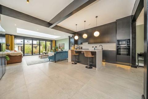 5 bedroom detached house for sale, Claigmar Gardens, London N3