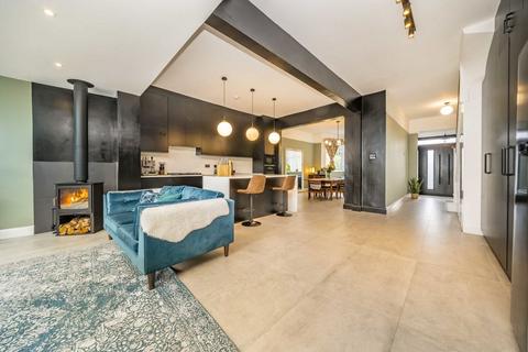 5 bedroom detached house for sale, Claigmar Gardens, London N3