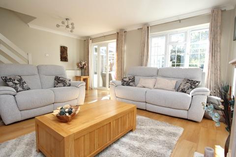 10 Blackbird Close, Poole, BH17 7YA