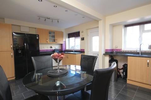 10 Blackbird Close, Poole, BH17 7YA
