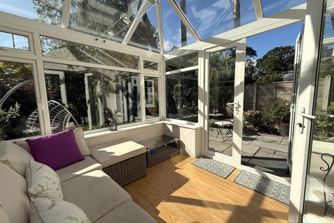 10 Blackbird Close, Poole, BH17 7YA