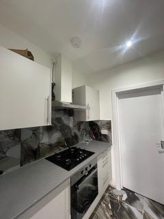 3 bedroom flat to rent, Yeading Lane, HAYES UB4