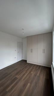 3 bedroom flat to rent, Yeading Lane, HAYES UB4