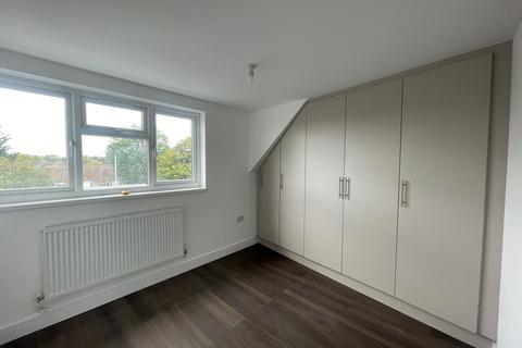 3 bedroom flat to rent, Yeading Lane, HAYES UB4