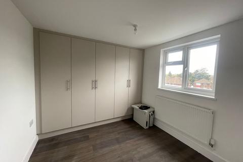 3 bedroom flat to rent, Yeading Lane, HAYES UB4