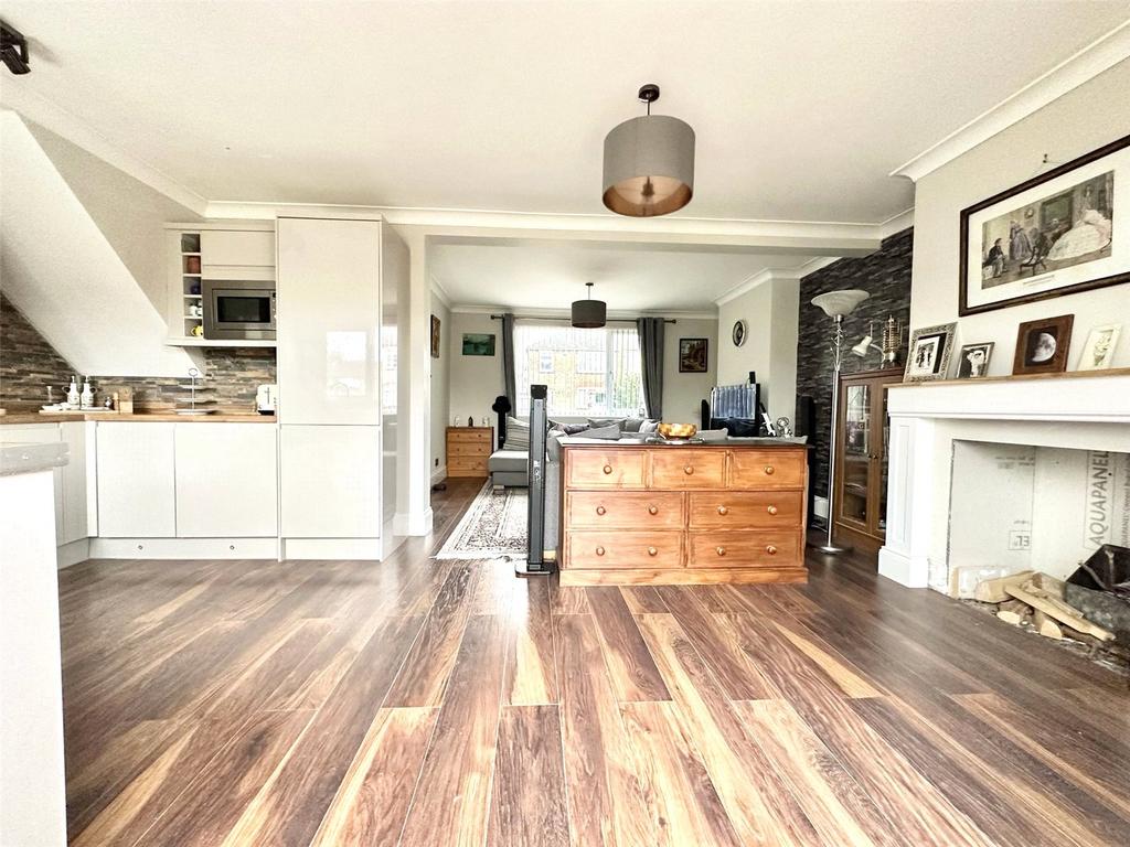 Kitchen/Dining Area