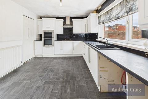 3 bedroom end of terrace house for sale, Totnes Close, Thorney Close