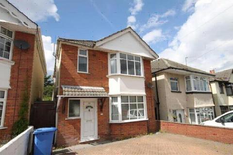 4 bedroom detached house to rent, Wroxham Road, Poole BH12