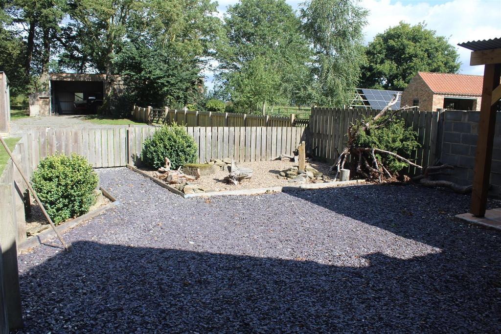 Enclosed garden (3)