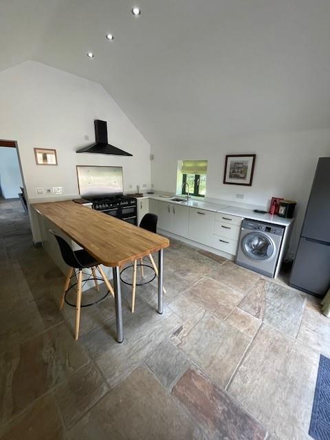 KITCHEN &amp; DINING AREA (2)